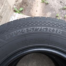 Por Las Dos LT245/75R16