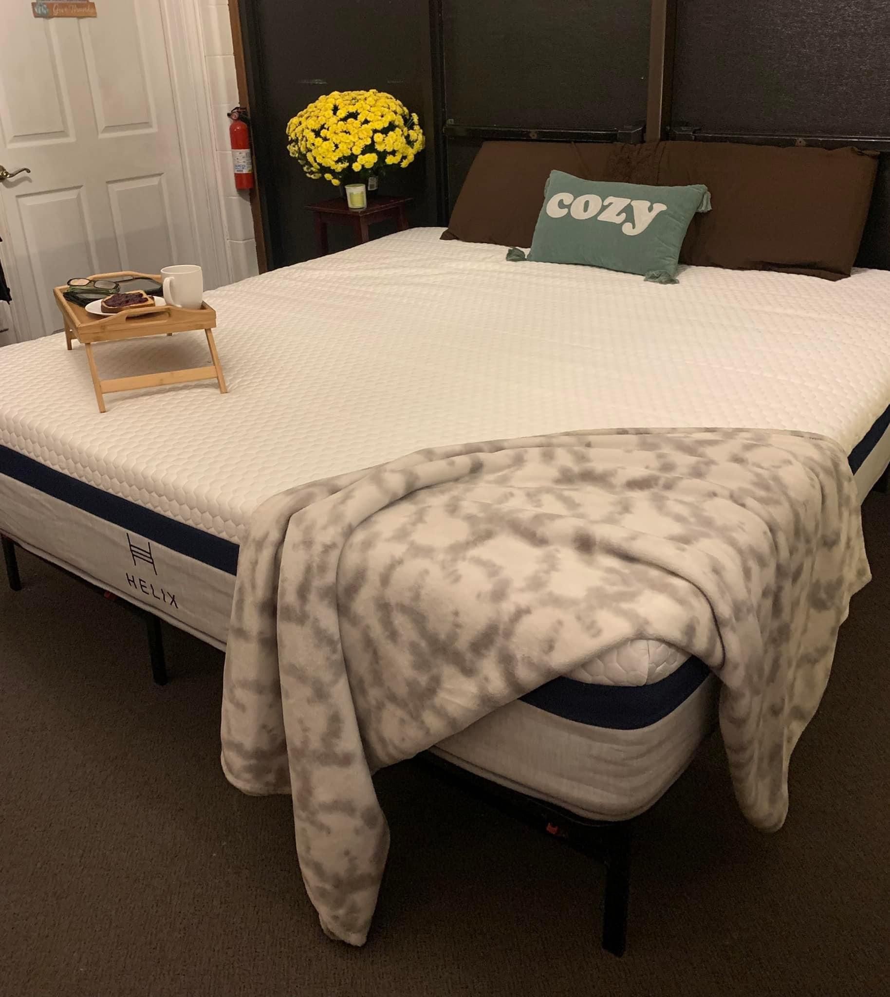 Helix Midnight , King Mattress **Very lightly used within trial period**