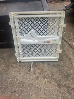 White Plastic Baby Safety Gate the price is firm