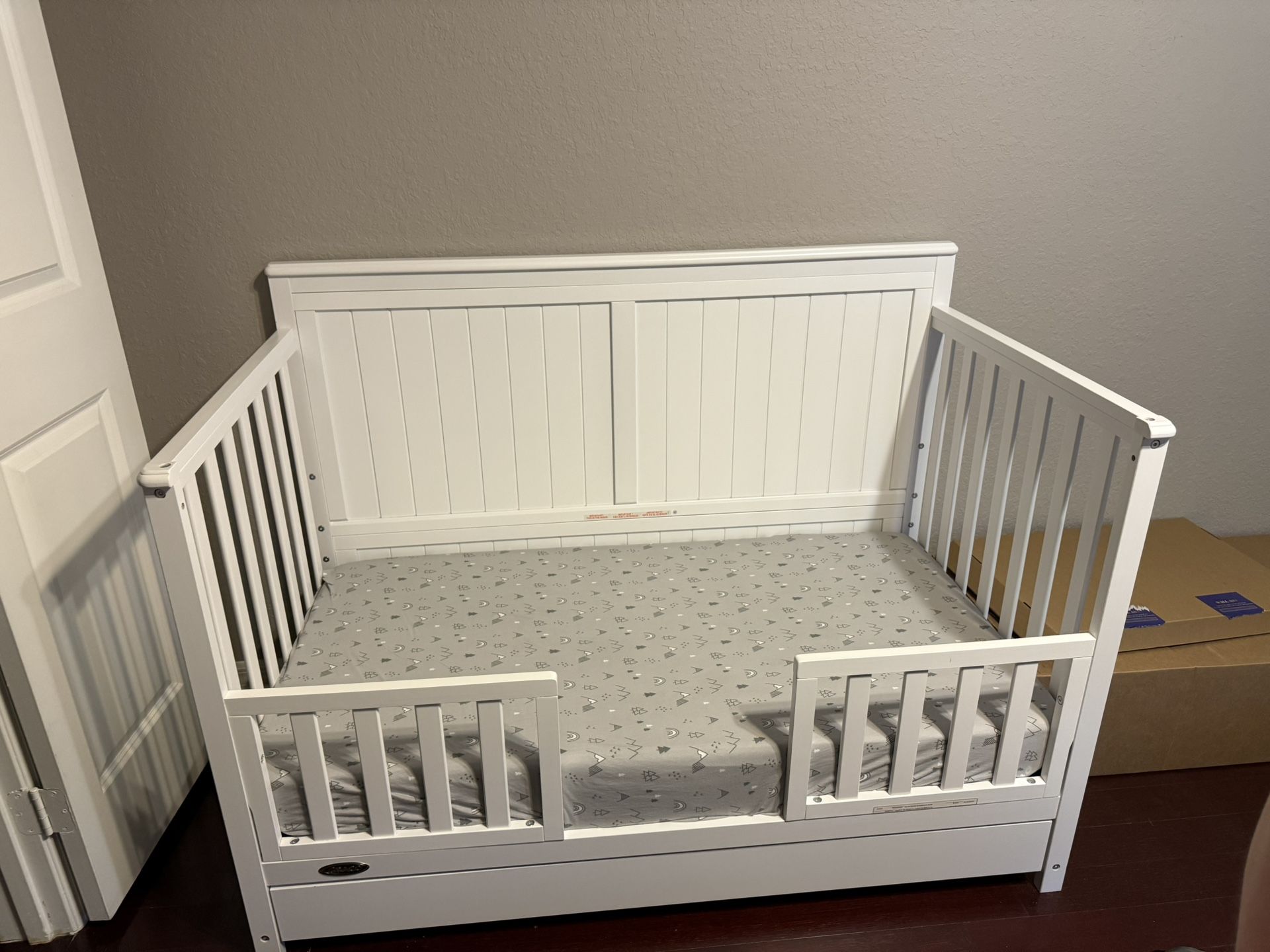 Crib/Toddler Bed