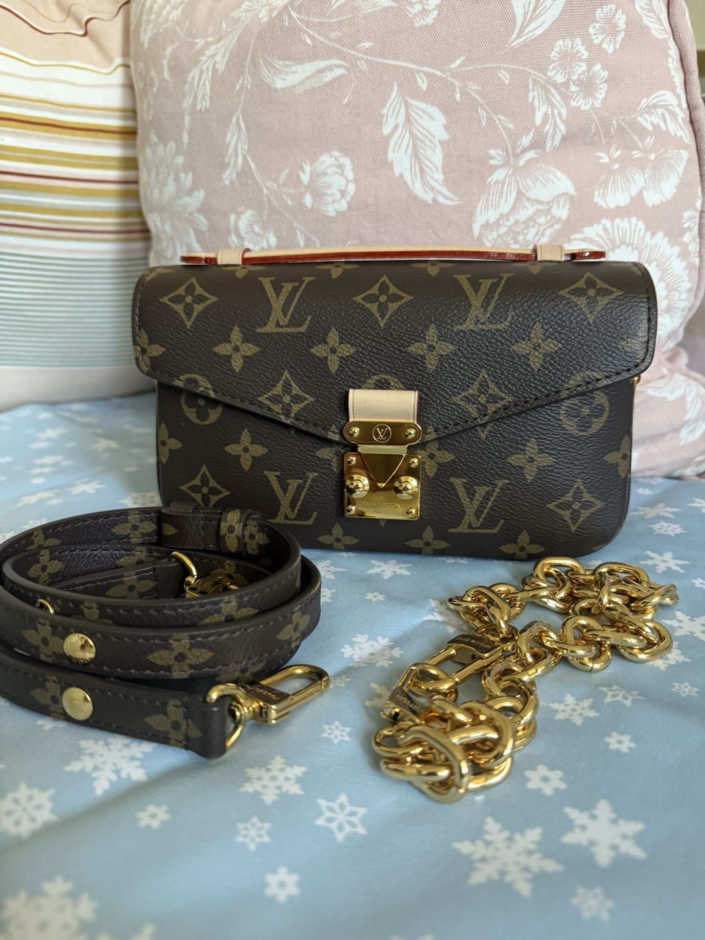 Louis Vuitton Pochette Metis East West