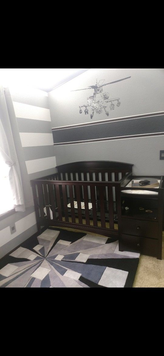 DELTA Children Abby Comvertible Baby Crib And Changer 