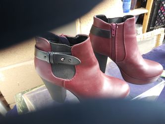 Womens boot shoe.