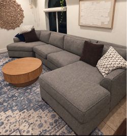 Sectional couch grey very good condition