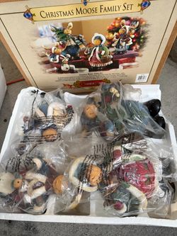 Grandeur Noel Christmas Moose Family Set