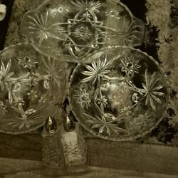 This beautiful chip and dip bowl set by Anchor Hocking is a vintage piece from the 1960s. The clear glass material and cut glass production style make