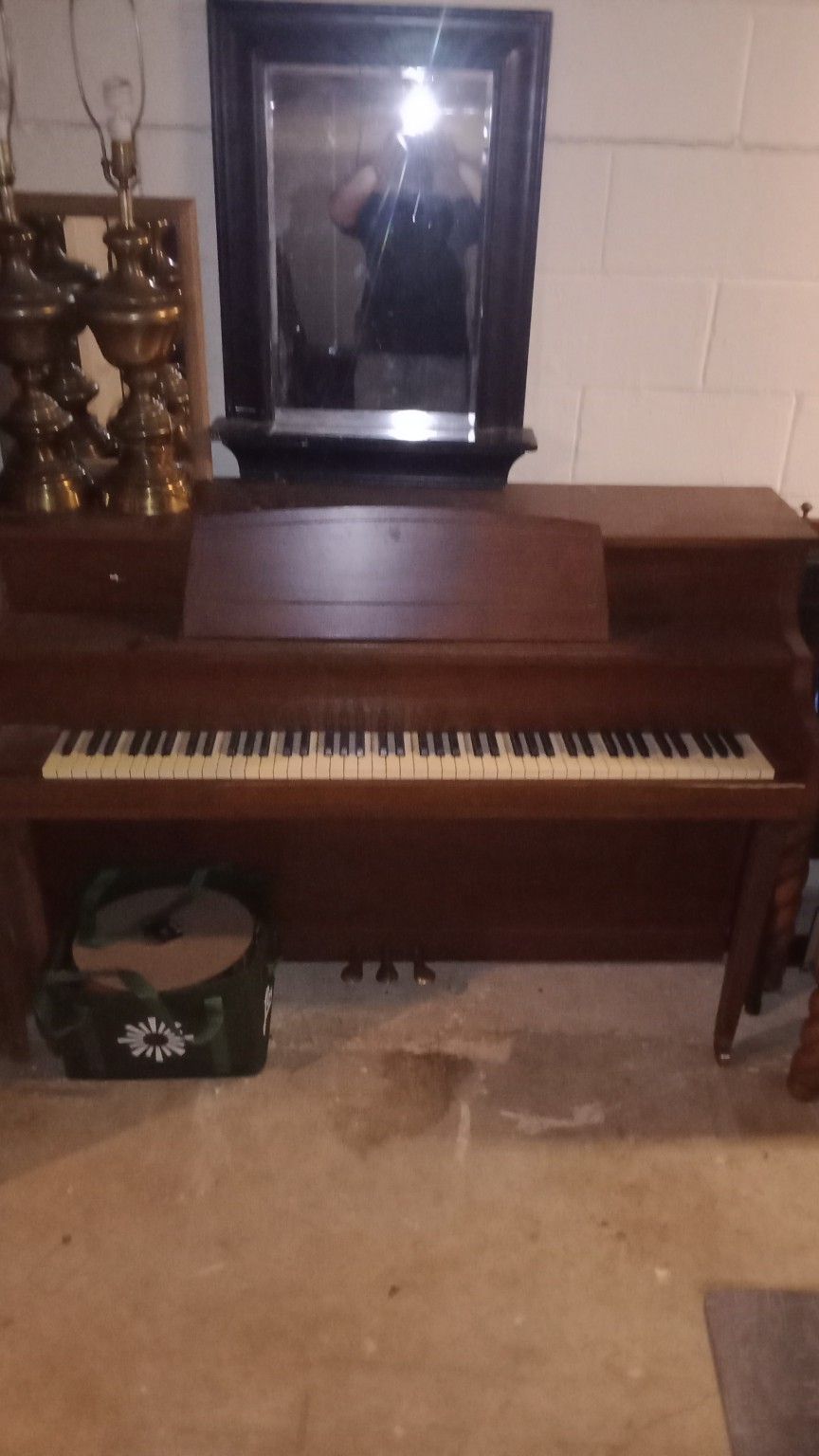 Old Piano