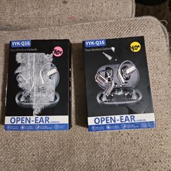 Christmas Gift: Wireless Earbuds 