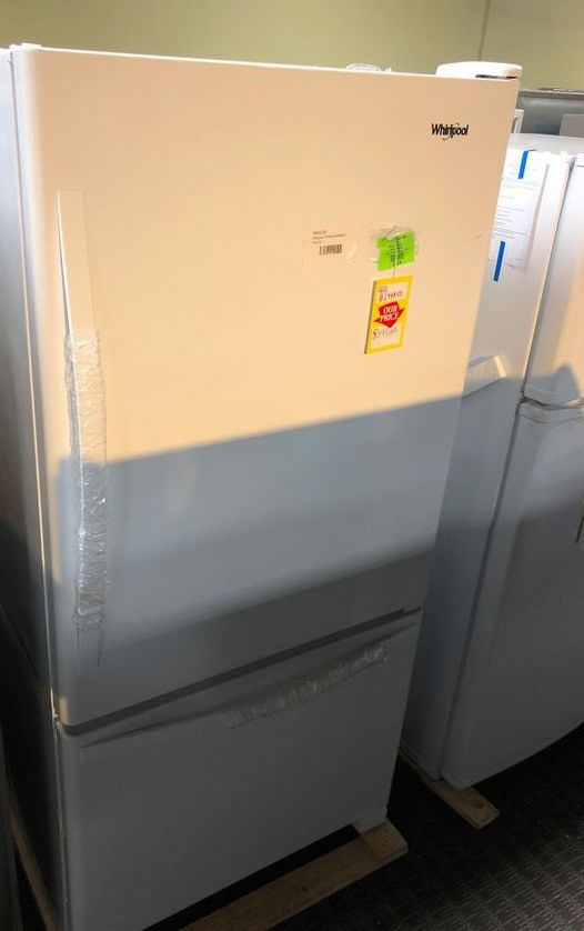 Whirlpool White Refrigerator single door 4IKPX