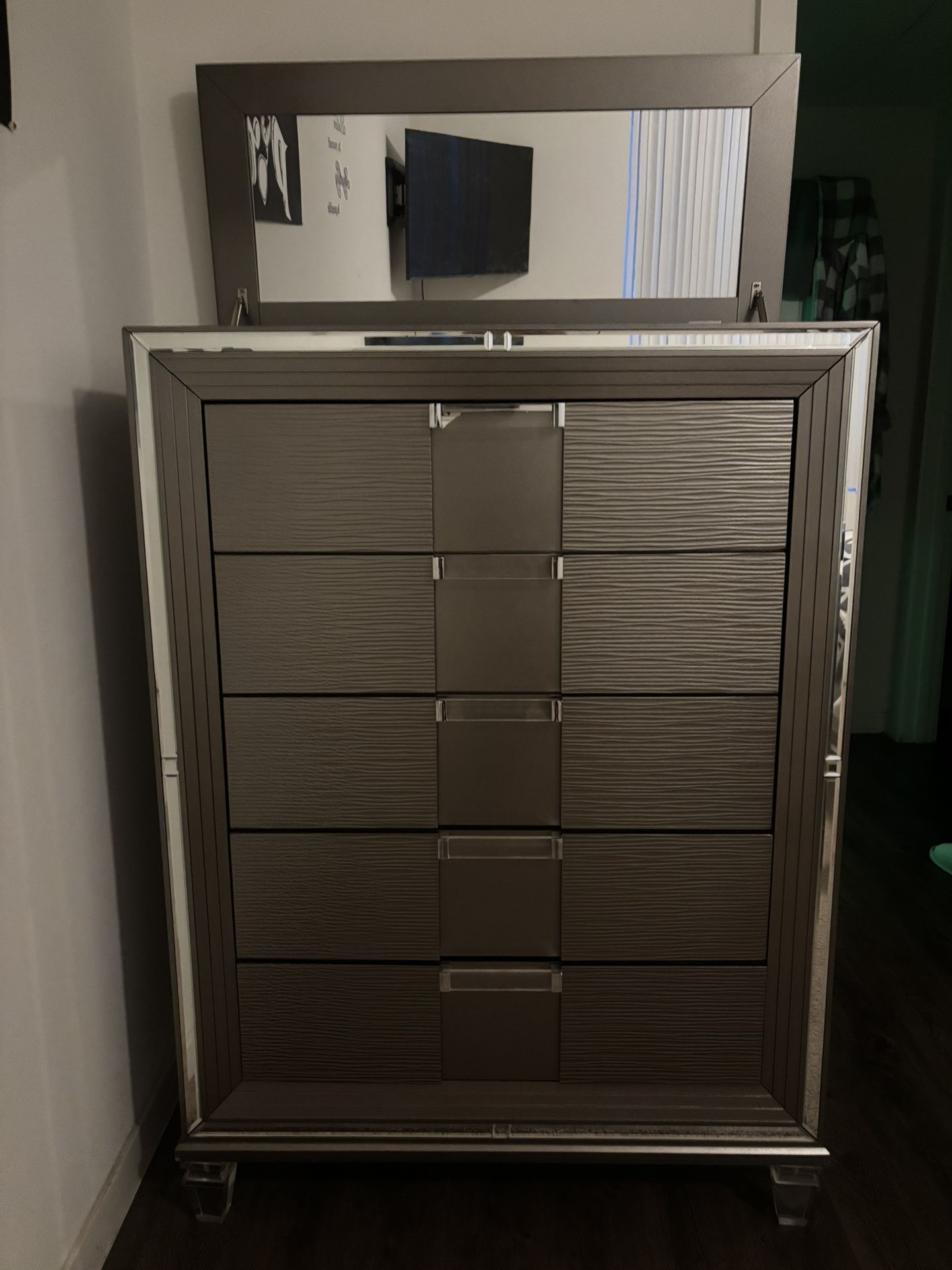Dresser