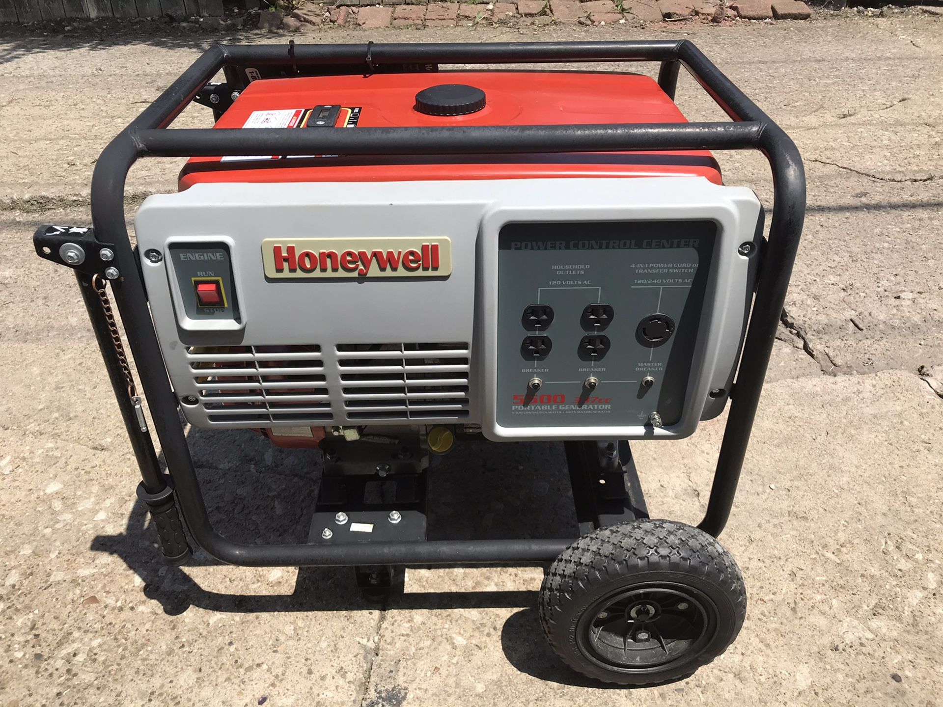 Honeywell 5500 watt Generator Excellent Condition for Sale in Cicero