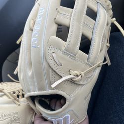 Marucci baseball glove