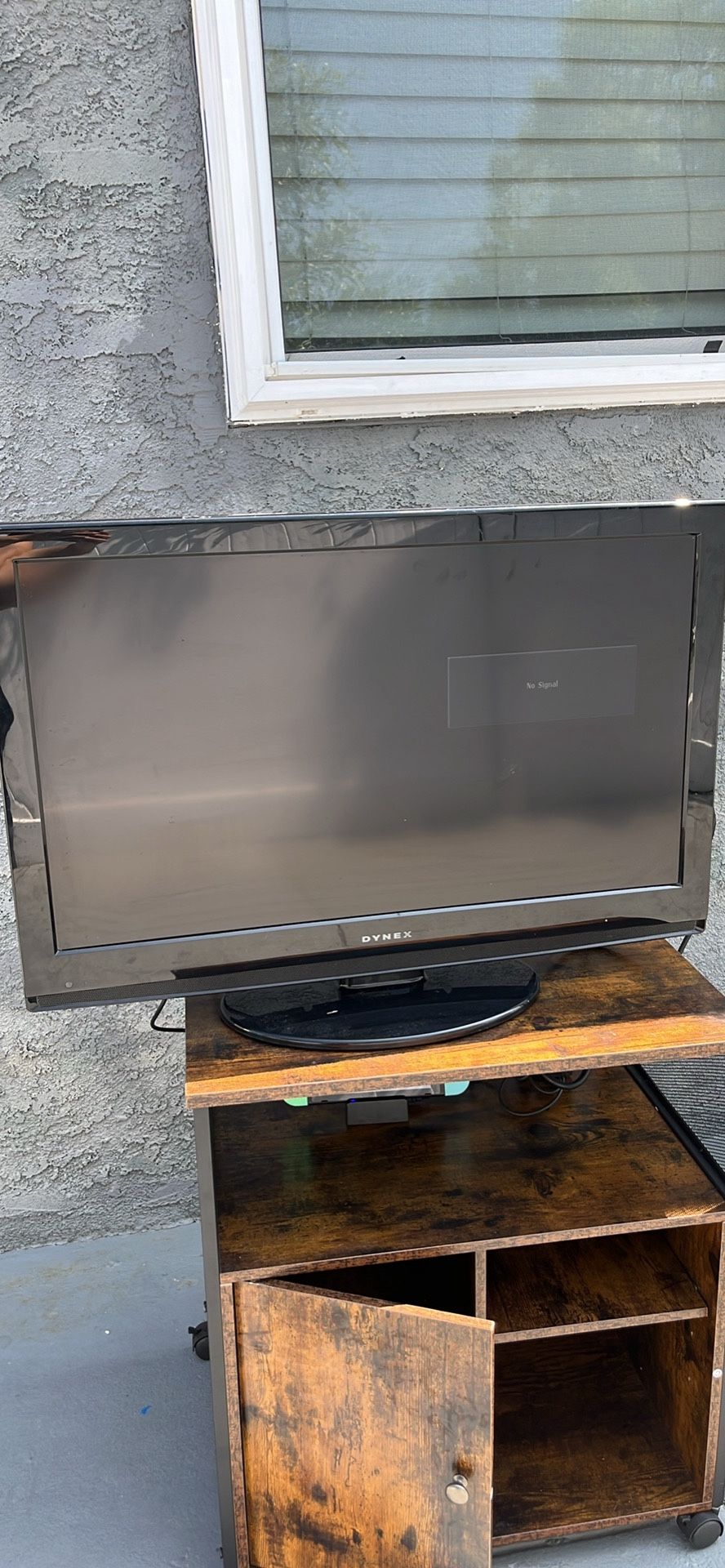 Dynex LCD 35 Inch Tv With Stand (No Remote)