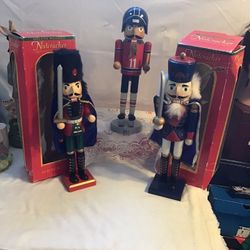Deluxe Wood Nutcracker Christmas Soldiers . 15”” H IN / 38.1 Cm