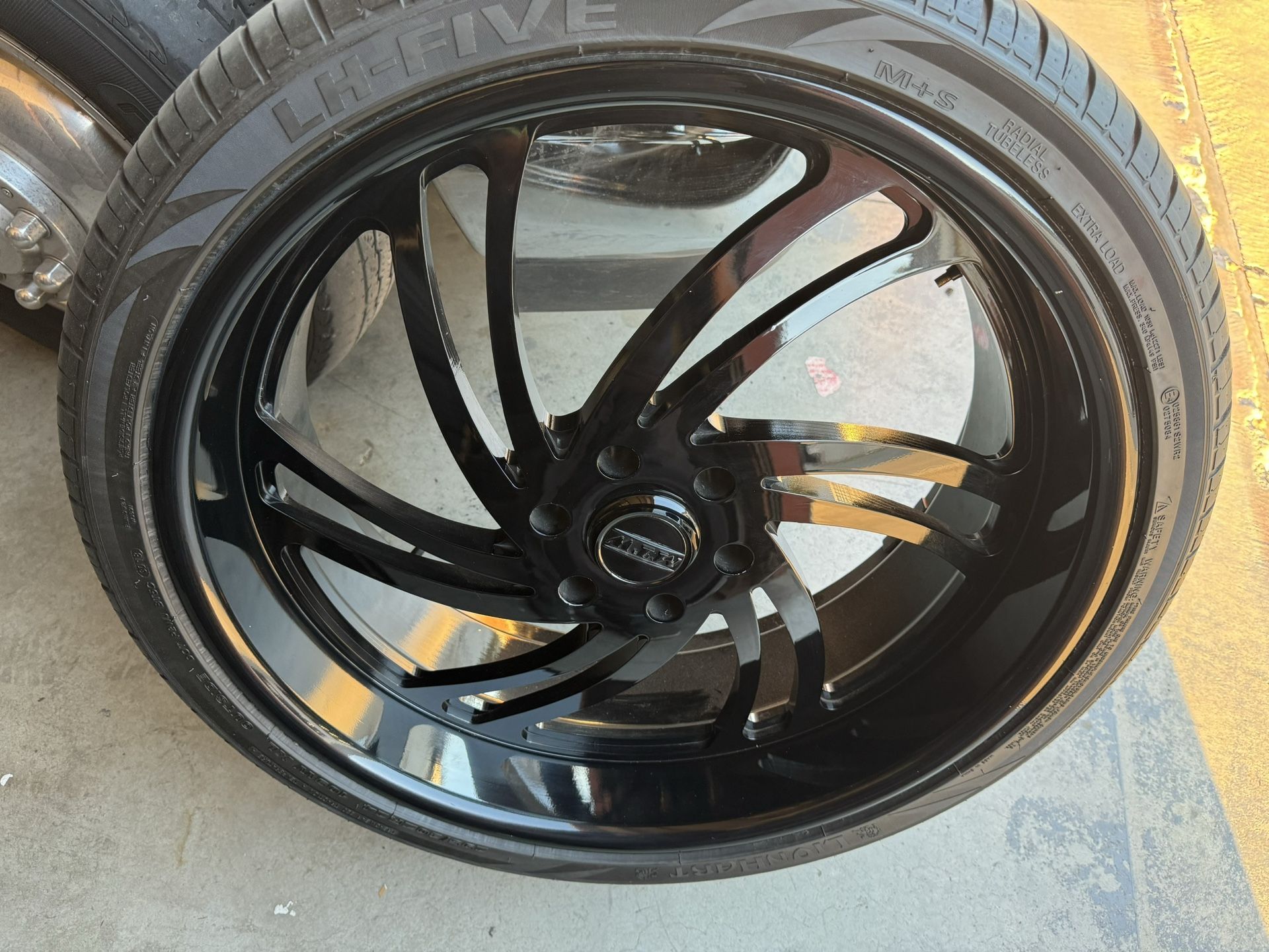24” MTW BILLETS ON LOW PROFILE TIRES
