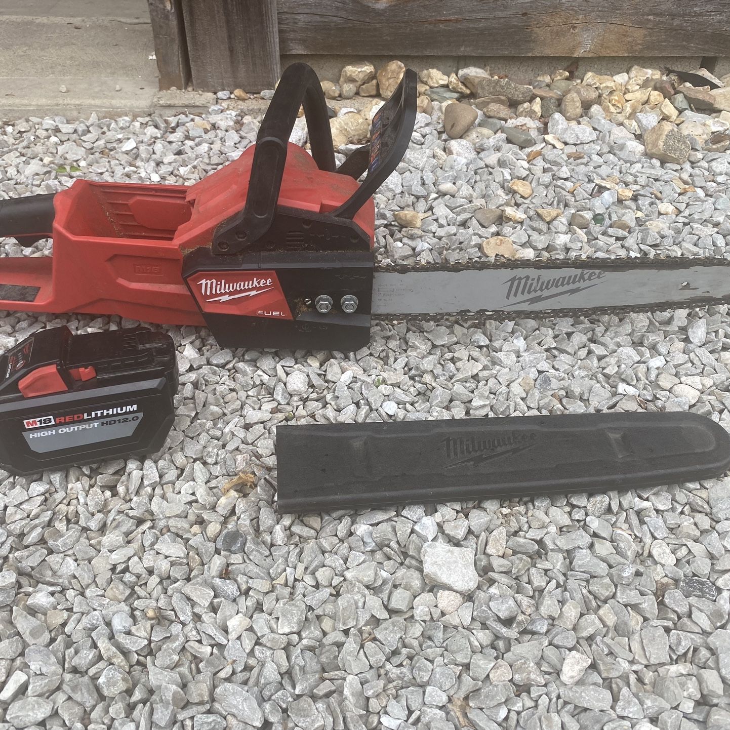 Milwaukee M18 16” Chainsaw&12.0 high output ccbattery