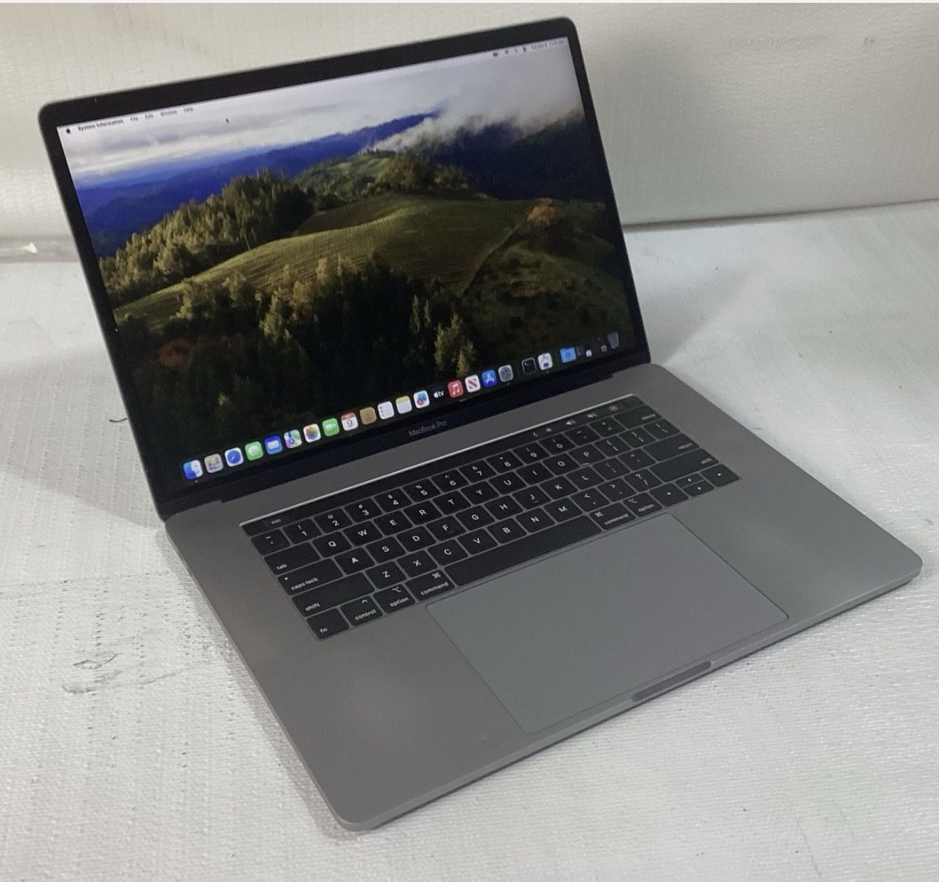 MacBook Pro 15” Touch Bar 2tb SSD 32gb Ram 