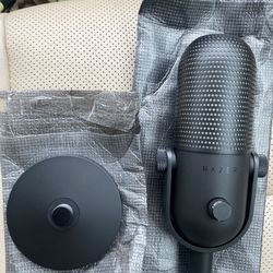 Razer Seiren V3 Chroma BRAND NEW