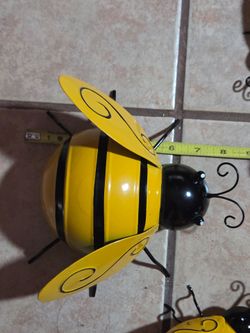 4 Metal Bumble Bees
