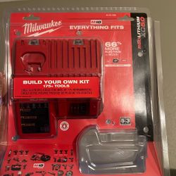 (4) Milwaukee  M12/M18 Battery Charger 