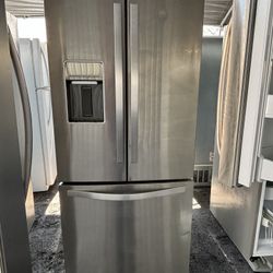 Whirlpool 30’ French Door Refrigerator (19.7cu.ft) No Ice