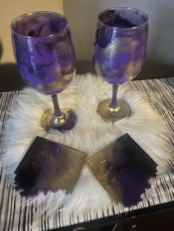 Purple, gold and black marble glasses with coasters