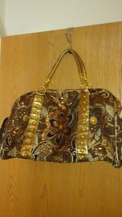 Very large travel bag