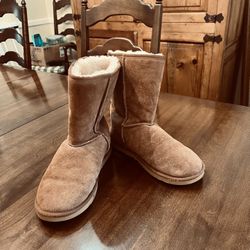 Uggs Classic Short Boots— Priced To SELL