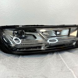 2017 - 2019 AUDI Q7 RH HEADLIGHT OEM