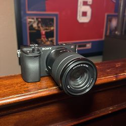 Sony a6400 18-135mm lens BRAND NEW