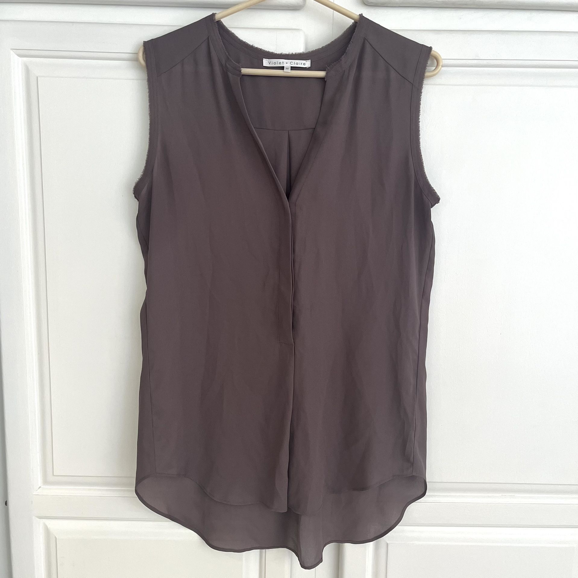 Violet + Claire Womens M Purple V Neck Blouse Sleeveless Button Fringe High Low