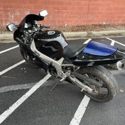 2001 Suzuki GSX-R 600cc