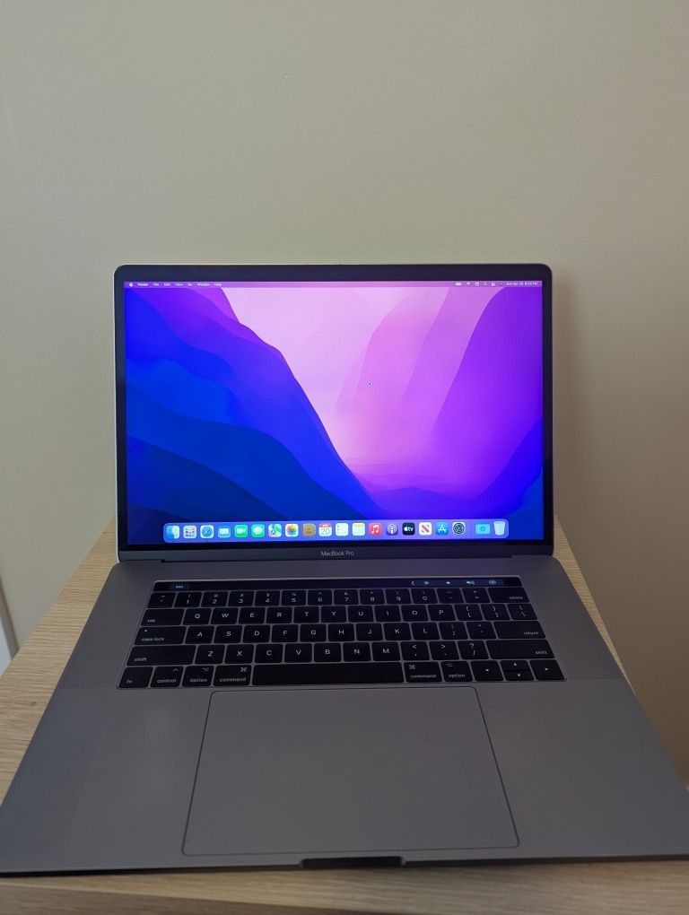 2016 15in MacBook Pro A1707 With touchbar