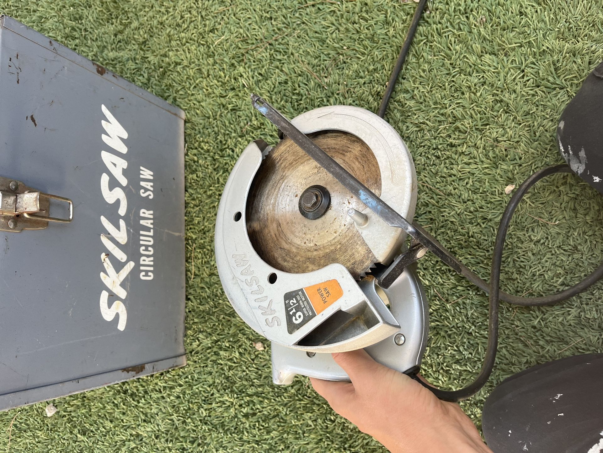 Skill Saw With Extra Blade And Tool Chest