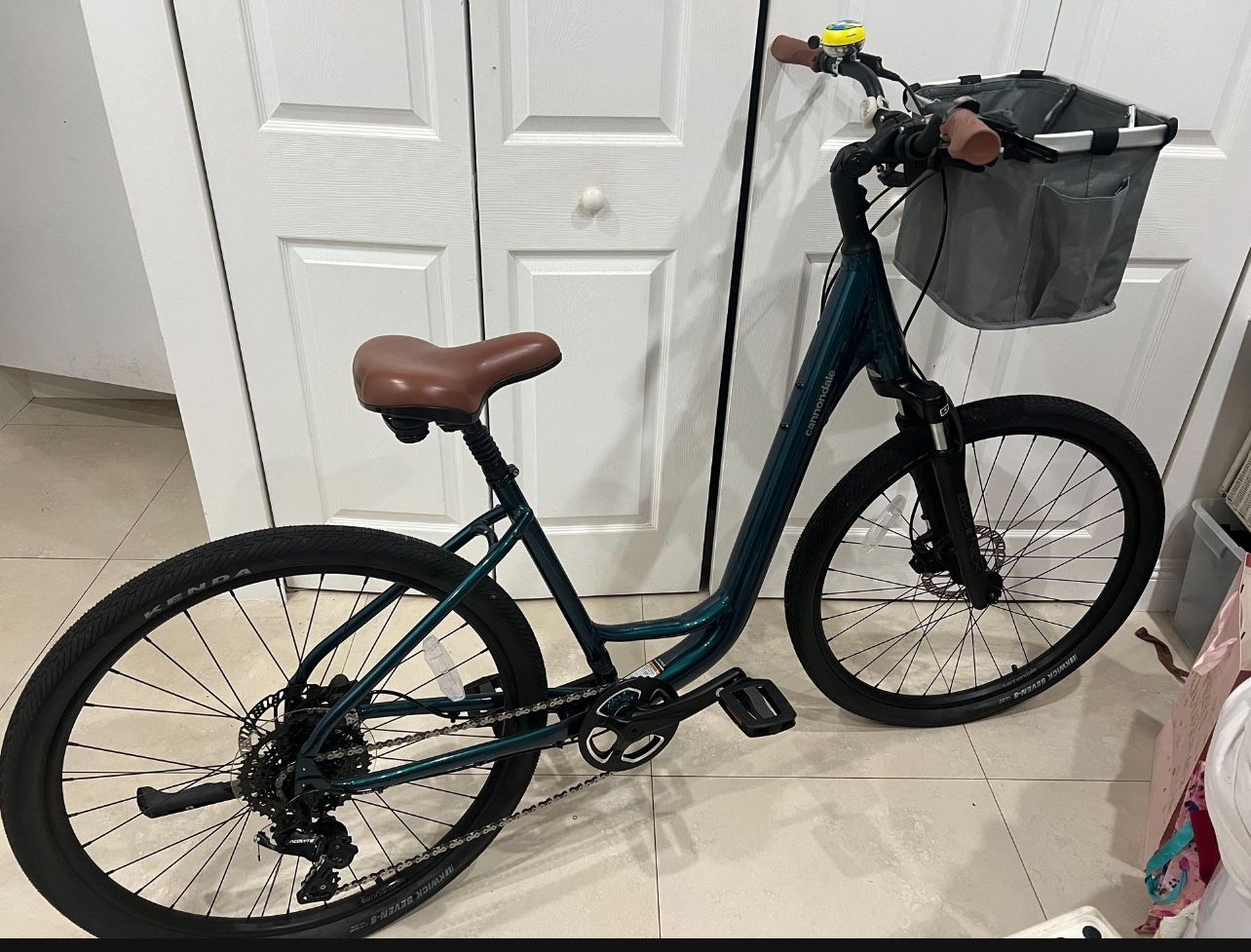 Cannondale adventure 1 Bicycle
