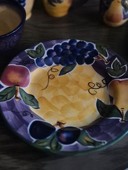 Set of 8 Gorgeous Grape Design Dishes