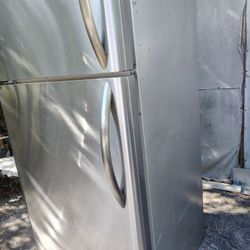 Refrigerator Frigidaire Professional Stainless Steel  H 65"63,  W 29"88, D 29"88 , 18.3 Cu  Ft