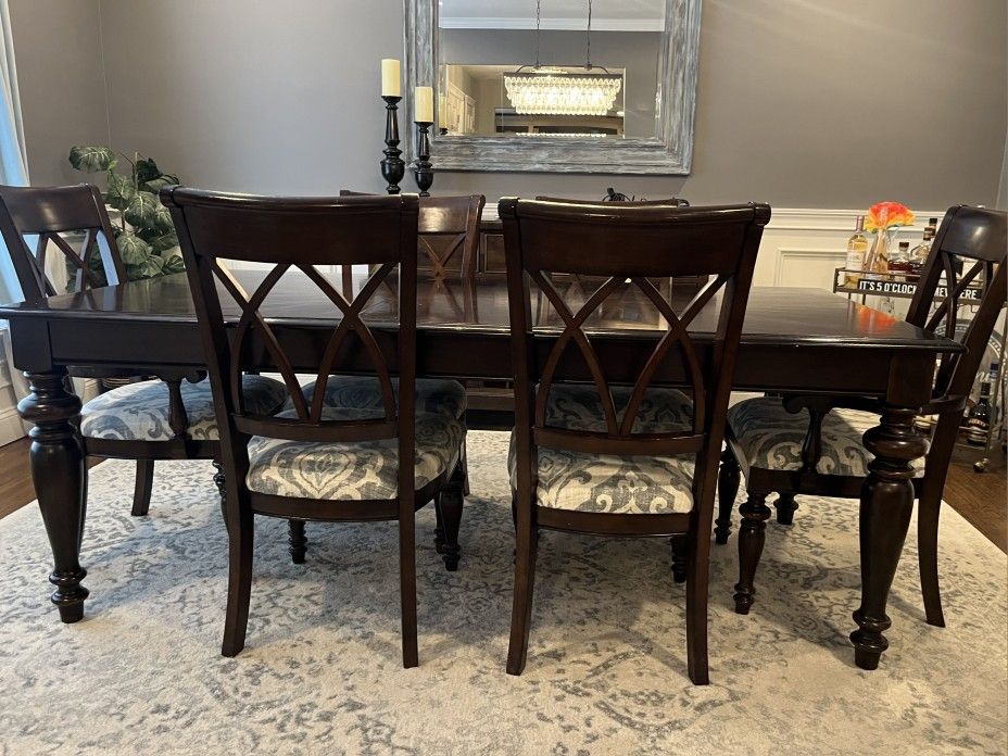 Macy’s 7-piece Bradford Dining Set (Good Condition)