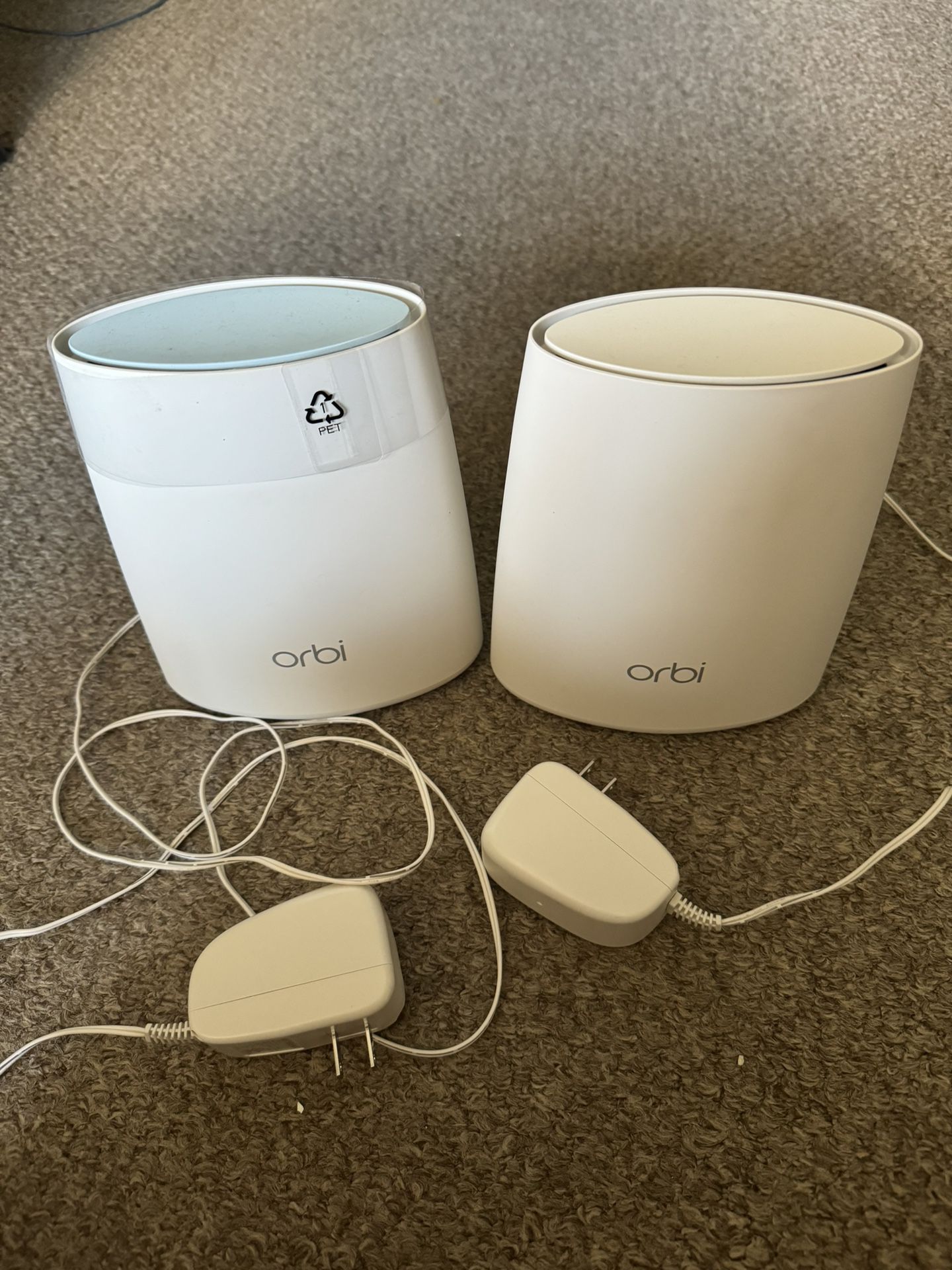 Orbi Router RBR40 and Orbi RBS40
