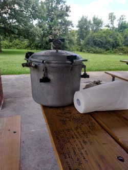 Old Vintage 40s 50s 🤔 Pressure COOKER Broasted Chicken 