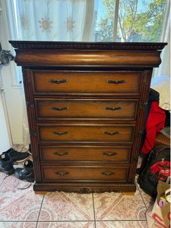 Beautiful Solid Wood 6 Drawer Dresser
