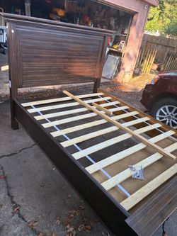 Queen size bed frame w/ drawers