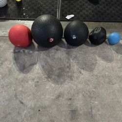 Medicine ball 70,40,30,10,5 weights must take all 