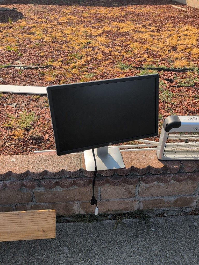 24" Dell LCD Monitor Full HD DisplayPort DVI