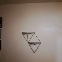 This Two Step Wood and Metal Geometric Triangle Wall Shelf Estante De Madera