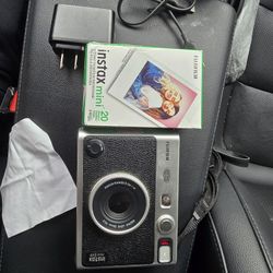Fuji Instax Mini Evo + 20pk Film & Charger