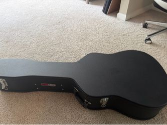 Acoustic guitar case (gator)
