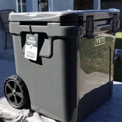 YETI Roadie 48 Wheeled Cooler with Retractable Periscope Handle