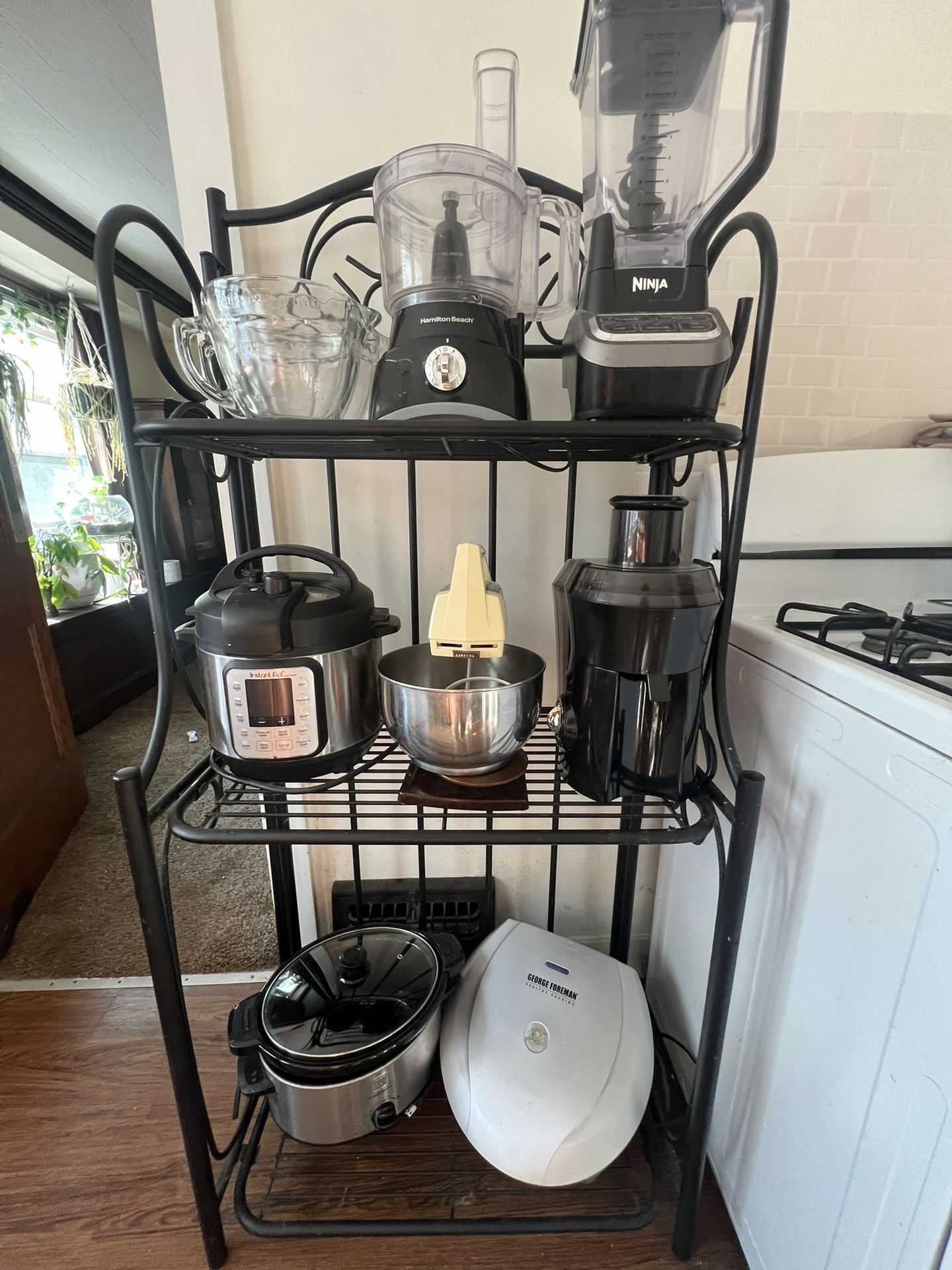 Small Kitchen Appliances and Essentials