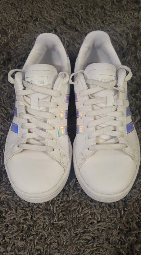 White Casual Sneakers Adidas. Size 5 Women. Good Condition .